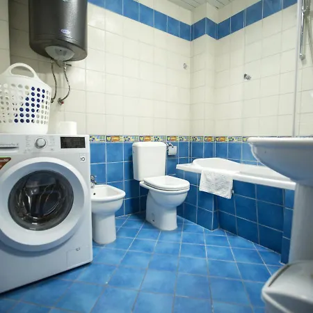 شقة Three Bedroom Near Center *