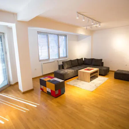 Three Bedroom Near Center *