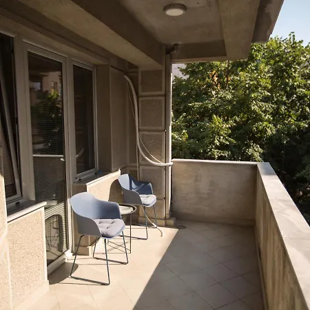 Apartment Three Bedroom Near Center *