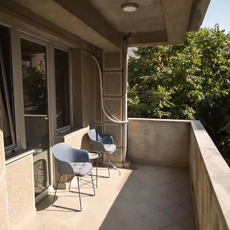 Appartement Three Bedroom Near Center *