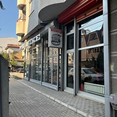 Three Bedroom Near Center شقة *