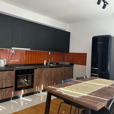 Three Bedroom Near Center *