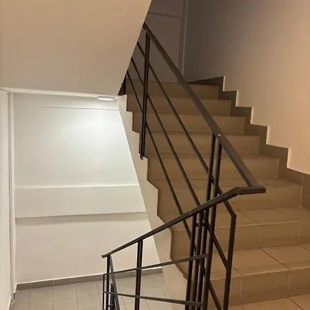 Appartement Three Bedroom Near Center *