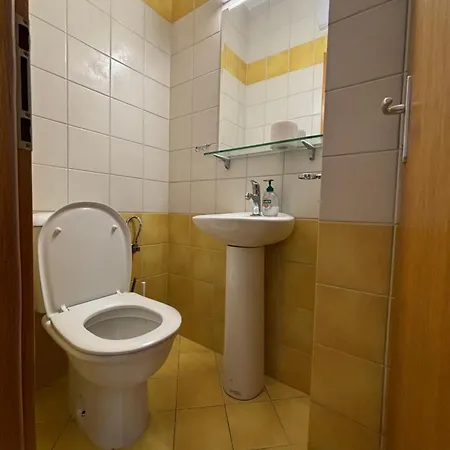 Three Bedroom Near Center *