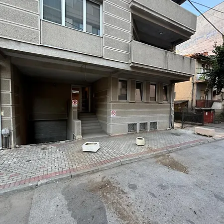 Three Bedroom Near Center * سكوبجي