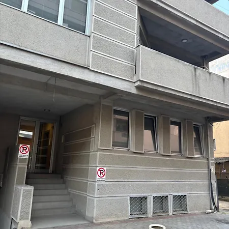 Three Bedroom Near Center Apartment