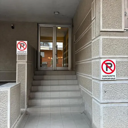 شقة Three Bedroom Near Center *