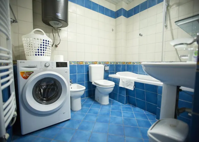 Apartment Three Bedroom Near Center *