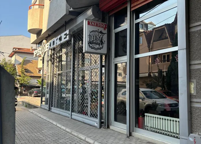 Three Bedroom Near Center Apartment *