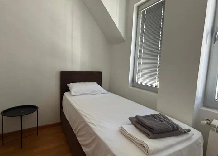 Three Bedroom Near Center Апартаменти Скоп'є