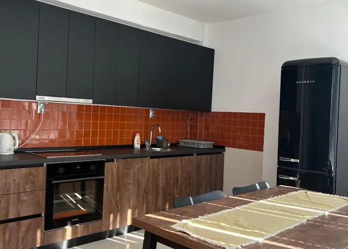 Three Bedroom Near Center *