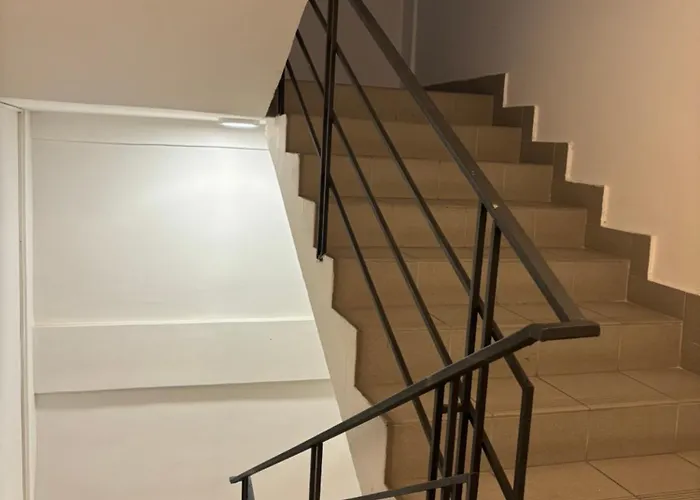 Апартаменти Three Bedroom Near Center *