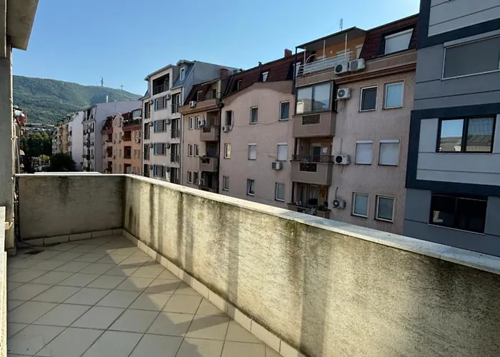 Three Bedroom Near Center Апартаменти Скоп'є