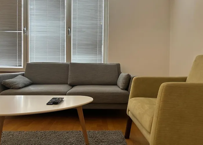 Apartment Three Bedroom Near Center